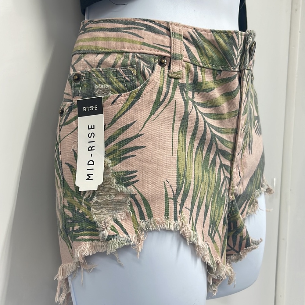 Shorts - Picture 2 of 11